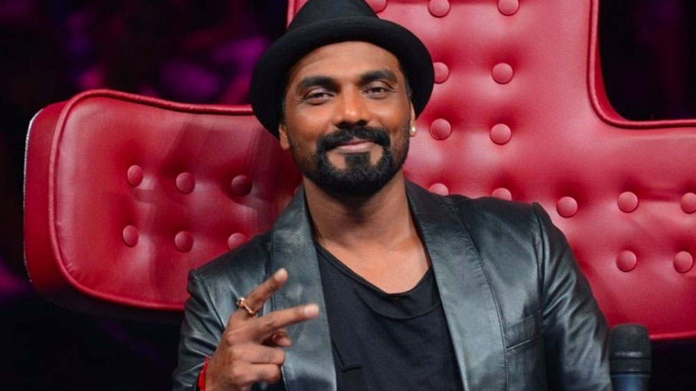 বলিউডে স্ট্রাগল পর্বে এক গির্জায় প্রায়ই যেতেন রেমো। তাঁর মনে হয়েছিল ধর্মান্তরিত হলে তিনি মানসিক শান্তি খুঁজে পাবেন। পরিবারের অনুমতি নিয়ে নতুন ধর্ম গ্রহণ করেন তিনি। রমেশ গোপী থেকে তিনি হয়ে যান রেমো ডি’ সুজা। তাঁর বিশ্বাস, নাম পরিবর্তনের পরেই সাফল্য এসেছে।