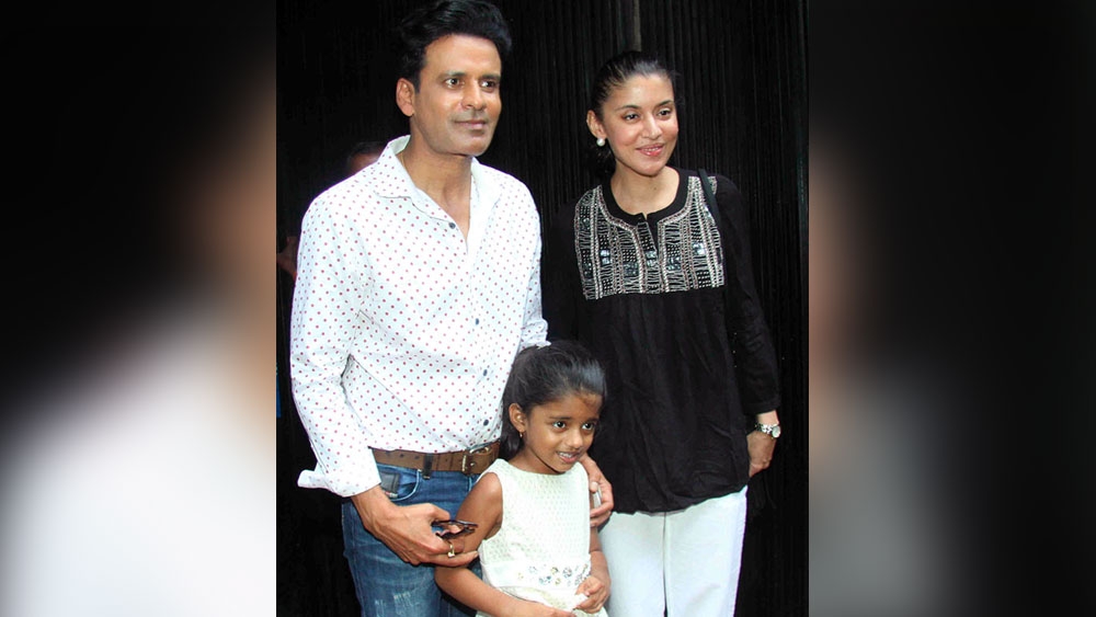 শাবানা ওরফে নেহার অবশ্য আবার ইন্ডাস্ট্রিতে ফিরে আসার কোনও ইচ্ছে নেই। তিনি খুশি ‘মিসেস মনোজ বাজপেয়ী’ পরিচয়ে ঘর সংসারের ঘেরাটোপেই। তবে জানিয়েছেন, বিহারে শ্বশুরবাড়ির এলাকায় তিনি এখনও পরিচিত ‘নেহা’ নামে। সেখানে তাঁকে সবাই মনে রেখেছেন ‘ফিজা’, ‘হোগি প্যায়ার কে জিত’ ছবির নায়িকা হিসেবে।