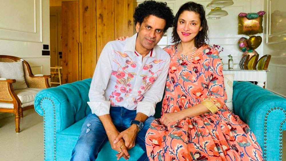 মনোজ এবং শাবানা দু’জনেই পার্টিতে যেতে অপছন্দ করেন। বাড়ির ব্যালকনিতে চায়ের কাপ হাতে ঘণ্টার পর ঘণ্টা গল্প করাই তাঁদের একান্ত ‘নিভৃত সময়’।