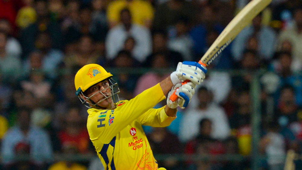 তাঁর নেতৃত্বেই টুর্নমেন্টে সব থেকে বেশি বার ফাইনাল খেলেছে চেন্নাই। এই পরিসংখ্যানই বুঝিয়ে দেয় ধোনির চেন্নাই কতটা ধারাবাহিক দল। আট বার ফাইনাল খেলে তিন বার চ্যাম্পিয়ন হয়েছে চেন্নাই। ধোনির আইপিএল পরিসংখ্যানও বেশ ঈর্ষনীয়। অধিনায়ক হিসাবে তিনি খেলেছেন ১৭৪টি ম্যাচ। ৫৯.৮ শতাংশ ম্যাচেই জিতিয়েছেন দলকে। সেই সঙ্গে তাঁর মোট রান ৪ হাজার ৪৩২।