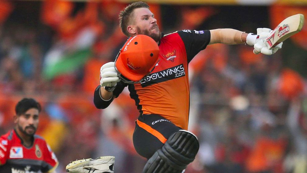 ডেভিড ওয়ার্নার। অস্ট্রেলীয় এই বাঁ-হাতি ব্যাটসম্যানের হাতে রয়েছে সানরাইজার্স হায়দরাবাদের দায়িত্ব। ২০১৫ থেকেই এই দায়িত্ব পালন করে আসছেন তিনি। তাঁর দায়িত্ব নেওয়ার পরের বছরই (২০১৬) চ্যাম্পিয়ন হয় হায়দরাবাদ।