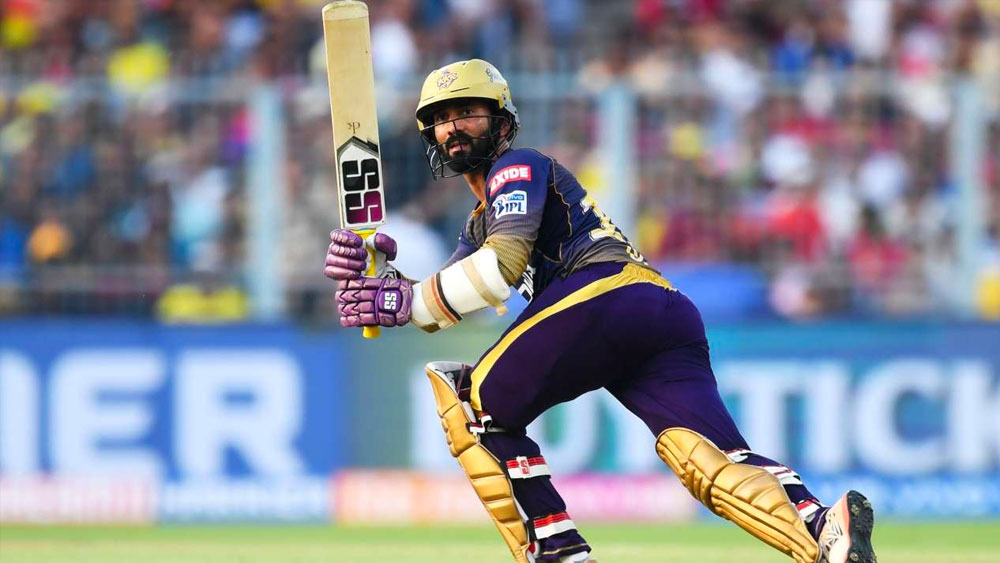 ২০১৮ থেকে কলকাতা নাইট রাইডার্সের দায়িত্ব রয়েছে দীনেশ কার্তিকের হাতে। ২০১৮তে তৃতীয় স্থানে আইপিএল যাত্রা শেষ করেছিল নাইটরা। একটুর জন্য হাত ছাড়া হয়েছিল ফাইনালে খেলার সুযোগ। গত বছর পঞ্চম স্থানেই থেমে থাকতে হয়েছিল নাইটদের। দীনেশও ব্যাট হাতে তেমন সাফল্য পাননি।