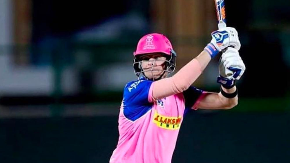 ২০২০ আইপিএলে রাজস্থান রয়্যালসের দায়িত্ব স্টিভ স্মিথের কাঁধে। অস্ট্রেলীয় ব্যাটসম্যান এর আগে রাইজিং পুণে সুপারজায়ান্টকে নেতৃত্ব দিয়েছেন। প্রিমিয়ার লিগে ২৯টি ম্যাচে নেতৃত্ব দিয়েছেন তিনি। জিতেছেন ৬৫ শতাংশ ম্যাচ। অর্থাৎ জয়ের শতাংশের দিক থেকে তিনিই সফলতম অধিনায়ক। তবে এটাও ঠিক যে, তিনি ধোনি-রোহিতের থেকে অনেক কম ম্যাচে নেতৃত্ব দিয়েছেন।