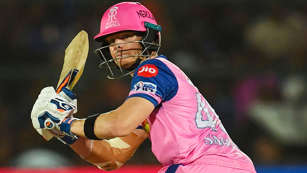 তবে এ বার রাজস্থানকে প্রথম বার নেতৃত্ব দেবেন তিনি। এখনও অবধি এক বারই চ্যাম্পিয়ন হয়েছে রাজস্থান। আইপিএলের উদ্বোধনী সিজনে স্মিথের স্বদেশীয় শেন ওয়ার্ন ভেল্কি দেখিয়েছিলেন। তরুণ তুর্কিদের নিয়েই জিতেছিলেন ট্রফি। ওয়ার্নের সেই স্মৃতি কি ফেরাতে পারবেন স্মিথ?