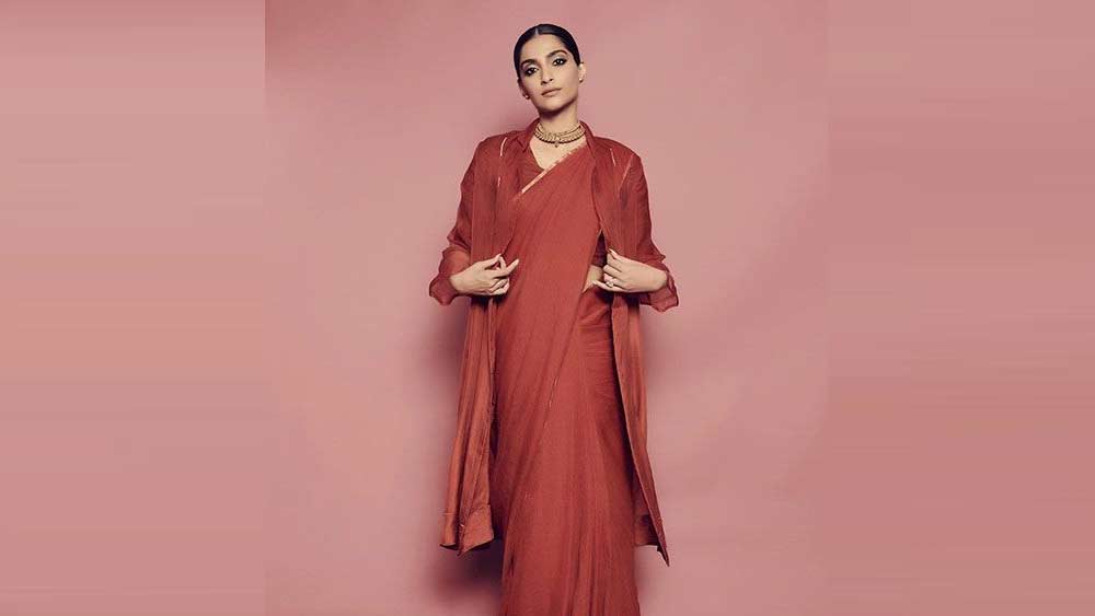 এর পর সোনম কপূর একটি পোস্ট করেন, তাতে লেখা ছিল, ''উইচ-হান্ট প্রত্যেকেরই পছন্দ, যতক্ষণ পর্যন্ত সেটা অন্যের ক্ষেত্রে হচ্ছে।''