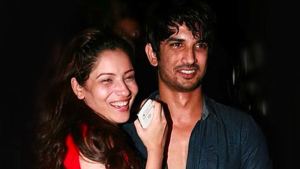 সুশান্তের প্রাক্তন প্রেমিকা অঙ্কিতা লোখন্ডে রিয়ার বিরুদ্ধে সরব হয়েছেন প্রথম থেকেই। ‘‘সুশান্তের মৃত্যু খুন না আত্মহত্যা জানি না। আমি শুধু তাই, নিরপেক্ষ তদন্তে সত্যিটা প্রমাণ হোক। মুম্বই পুলিশ এবং প্রশাসনের উপরে আমার আস্থা রয়েছে।আমি শুধু সুশান্তের মানসিক অসুস্থতার প্রসঙ্গেই (রিয়া) বিরুদ্ধাচারণ করেছিলাম।’’ কেন সুশান্তকে ড্রাগ নেওয়া থেকে রিয়া আটকাননি বা অভিনেতার পরিবারকে সে কথা জানাননি, সেই প্রশ্ন তুলেছেন অঙ্কিতা।