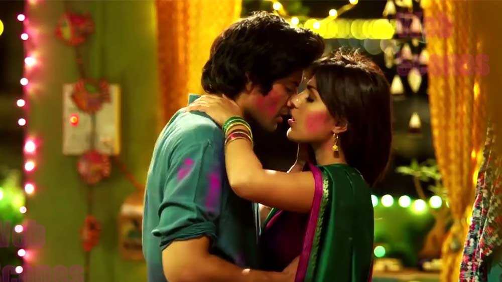 প্রাথমিক ভাবে ‘সোনালি কেবল’ করার আগে রিয়ার শর্ত ছিল, তিনি কোনও লিপ লক দৃশ্যে অভিনয় করবেন না। কিন্তু শ্রদ্ধার নাম জড়াতেই আদিত্যর উপর নাকি স্রেফ ‘প্রতিশোধ’ নিতে চুম্বনদৃশ্যে অভিনয় করেন তিনি।