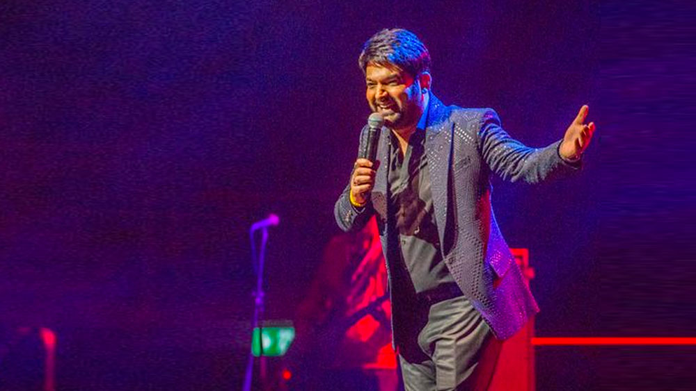 কপিল চেয়েছিলেন গায়ক হতে। কপিল যে ভাল গানও করেন, তা তাঁর শো-তে বহু বারই দেখা গিয়েছে। কিন্তু ভাগ্য তাঁর জন্য লিখছিল অন্য গল্প। এক রিয়ালিটি শো-তে অংশ নেন কপিল। সেরার শিরোপা যেতেন। আর তা থেকেই কপিলের স্বপ্ন ক্রমশ উড়াল নিতে শুরু করে।