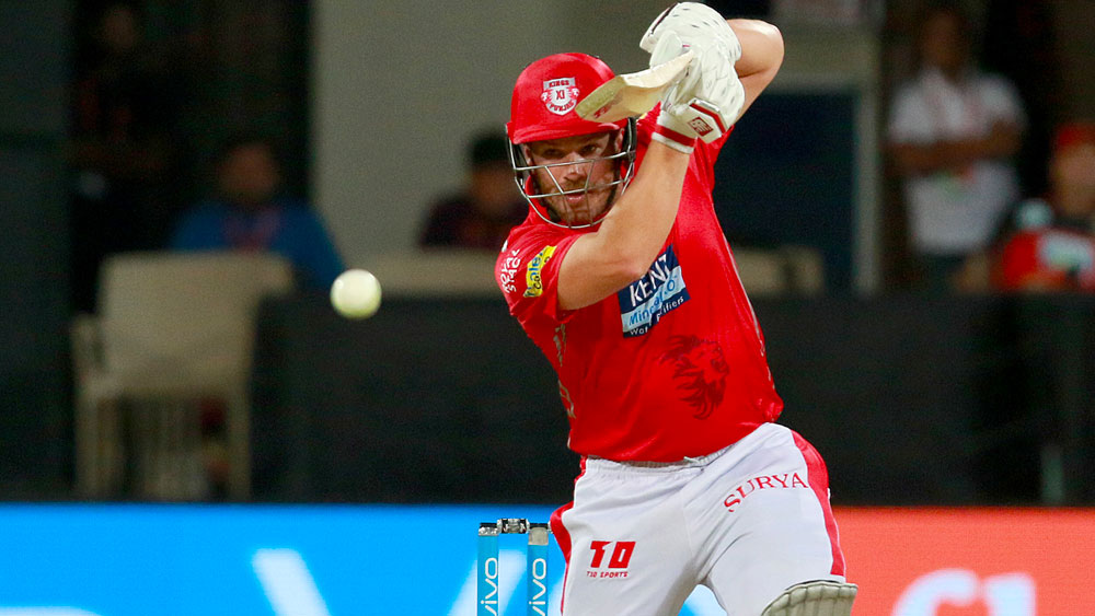 অ্যারন ফিঞ্চ— আইপিএল-এ সব চেয়ে বেশি বার দল বদলেছেন অস্ট্রেলিয়ার ওয়ানডে দলের ক্যাপ্টেন অ্যারন ফিঞ্চ। এ বার তিনি রয়্যাল চ্যালেঞ্জার্স ব্যাঙ্গালোরের হয়ে খেলবেন। তাঁর অন্তর্ভূক্তি আরসিবি স্কোয়াডের ব্যাটিং বিভাগকে আরও শক্তিশালী করেছে বলেই মনে করছে ক্রিকেট মহল। আর অজি ওপেনার নিজে চাইছেন, আরসিবি-র হয়ে পাওয়ার প্লে-হিটারের ভূমিকায় ধরা দিতে। বিরাট কোহালির দলের হয়ে ফিঞ্চ কেমন খেলেন, সেই দিকেই নজর থাকবে সবার।