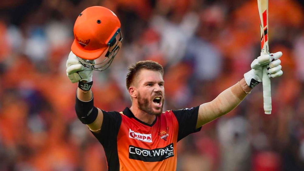 ডেভিড ওয়ার্নার— আইপিএলে ৪টি সেঞ্চুরির মালিক। তাঁর নেতৃত্বেই হায়দরাবাদে সূর্যোদয় হয়। সেই ডেভিড ওয়ার্নারের দিকে তাকিয়ে সানরাইজার্স হায়দরাবাদ। গত বার ১২ ম্যাচে ৬৯২ রান করেছিলেন। এ বারও তাঁর ব্যাট চওড়া হয়ে উঠবে এমনই আশা করছেন সানরাইজার্স হায়দরাবাদের ভক্তরা।