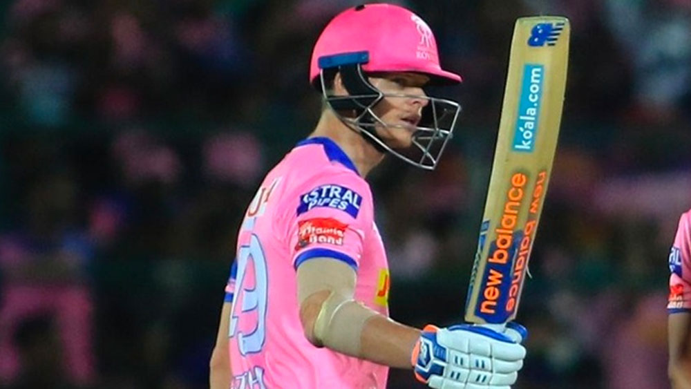 স্টিভ স্মিথ- সৌরভ গঙ্গোপাধ্যায়ের নেতৃত্বে পুণে ওয়ারিয়র্সের হয়ে খেলেই আইপিএলে নজর কাড়েন স্টিভ স্মিথ। আর এখন তো তিনি রীতিমতো তারকা। রাজস্থান রয়্যালসের চালিকাশক্তি স্মিথই। গত বার ১২ ম্যাচে ৩১৯ রান করেন অজি তারকা। তাঁর আগে শেন ওয়ার্নের হাত ধরে আইপিএল চ্যাম্পিয়ন হয়েছিল রাজস্থান। স্মিথ কি ছুঁতে পারবেন ওয়ার্নকে?