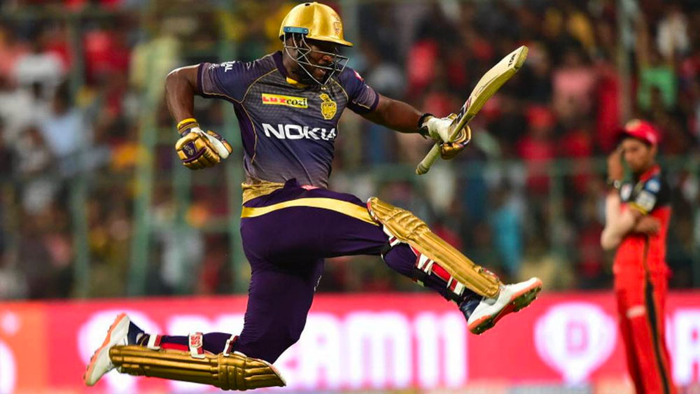 আন্দ্রে রাসেল—গত বারের আইপিএল কেকেআর ভক্তদের কাছে মনে থাকবে শুধু আন্দ্রে রাসেলের জন্যই। তিন ওভারে পঞ্চাশ রান দরকার, এমন পরিস্থিতি থেকেও ম্যাচ বের করে এনে দলকে জিতিয়েছেন তিনি। গত বার ১৪ ম্যাচে ৫১০ রান করেছেন রাসেল। ব্যাটিংয়ের পাশাপাশি বল হাতে নেন ১১টি উইকেট। এ বারও রাসেলকে সামনে রেখেই পরিকল্পনা তৈরি করছে কেকেআর। দলের মেন্টর ডেভিড হাসি ‘ক্যারিবিয়ান দৈত্য’কে ব্যাটিং অর্ডারে তিন নম্বরে পাঠানোর কথা ভাবছেন। তাঁর দৃঢ় বিশ্বাস তিনে নামলে রাসেল টি টোয়েন্টি ফরম্যাটেও ডাবল সেঞ্চুরি করে দিতে পারবেন। এ রকম এক জন ম্যাচ উইনার অলরাউন্ডার যে কোনও দলের সম্পদ।