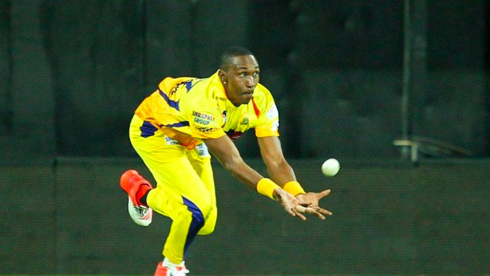 ডোয়েন ব্রাভো— মহেন্দ্র সিংহ ধোনির দলের অন্যতম গুরুত্বপূর্ণ সদস্য। দুর্দান্ত এক নজির গড়েই আইপিএল খেলতে আসছেন ডোয়েন ব্রাভো। প্রথম বোলার হিসেবে টি-২০ ক্রিকেটে ৫০০ উইকেটের মাইলস্টোন টপকান এই ক্যারিবিয়ান অলরাউন্ডার। যদিও শুধুমাত্র আন্তর্জাতিক ক্রিকেটে নয়, ব্রাভো এই নজির গড়েন ঘরোয়া ও আন্তর্জাতিক ক্রিকেট মিলিয়ে। গত বার অবশ্য তিনি ব্যাট হাতে বেশি রান করতে পারেননি। ১২টা ম্যাচ থেকে মাত্র ৮০ রান করেন। বল হাতে তুলে নেন ১১টি উইকেট। গত বারের থেকেও এ বার ভাল পারফরম্যান্স করার উপরে জোর দিচ্ছেন ব্রাভো।