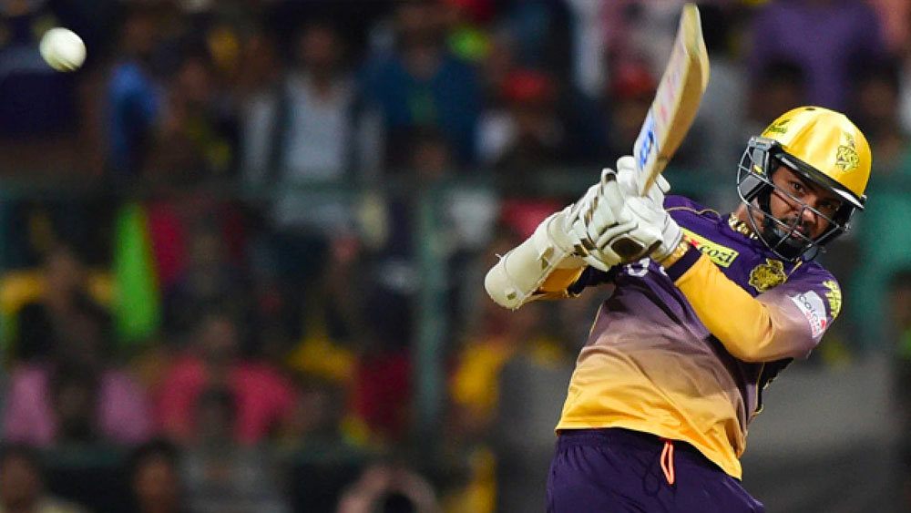 সুনীল নারিন—টি টোয়েন্টি ফরম্যাটে সুনীল নারিনের চারটে ওভার সব চেয়ে ভয়ঙ্কর। ওই চার ওভার ম্যাচের রং বদলে দিতে পারে। ২০১২ সাল থেকে এই ক্যারিবিয়ান ক্রিকেটার আইপিএল খেলছেন। কিন্তু তাঁর রহস্যময় স্পিনের ধাঁধার সমাধান এখনও করতে পারেননি বিপক্ষের ব্যাটসম্যানরা। ব্যাটসম্যান নারিনও কেকেআর-এর বড় ভরসা। ওপেন করতে নেমে তাঁর ঝোড়ো ব্যাটিং প্রতিপক্ষকে শুরুতেই ব্যাকফুটে ঠেলে দেয়। প্রতি বারের মতো এ বারও নারিনের দিকেই তাকিয়ে থাকবে কেকেআর-এর থিঙ্ক ট্যাঙ্ক।