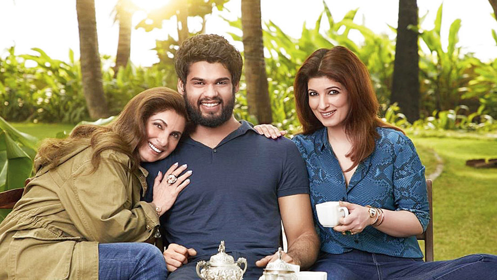 অভিনয়ের পাশাপাশি কর্ণ কাজ করেছেন সহকারী পরিচালক হিসেবেও। তাঁর অভিনেতা হয়ে ওঠার পিছনে টুইঙ্কল খন্না এবং অক্ষয়কুমারের অবদান গুরুত্বপূর্ণ বলে জানিয়েছেন তিনি।