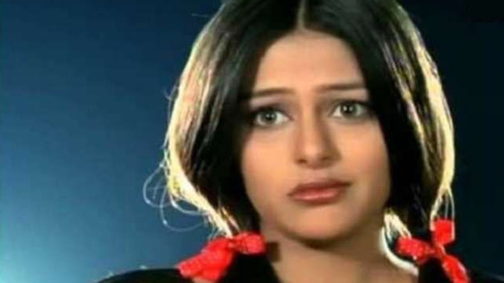 কিন্তু ধীরে ধীরে তিনি নিজেকে অভিনয় থেকে সরিয়ে নিচ্ছিলেন। ২০০৯-এর পরে তাঁকে আর পর্দায় দেখা যায়নি। হঠাৎ করে অভিনয় ছেড়ে দেওয়ার কারণ হিসেবে ময়ূরী বলেছিলেন, তাঁর মনে হয় বলিউডে অভিনেত্রী হিসেবে দশ বছর যথেষ্ট সময়।