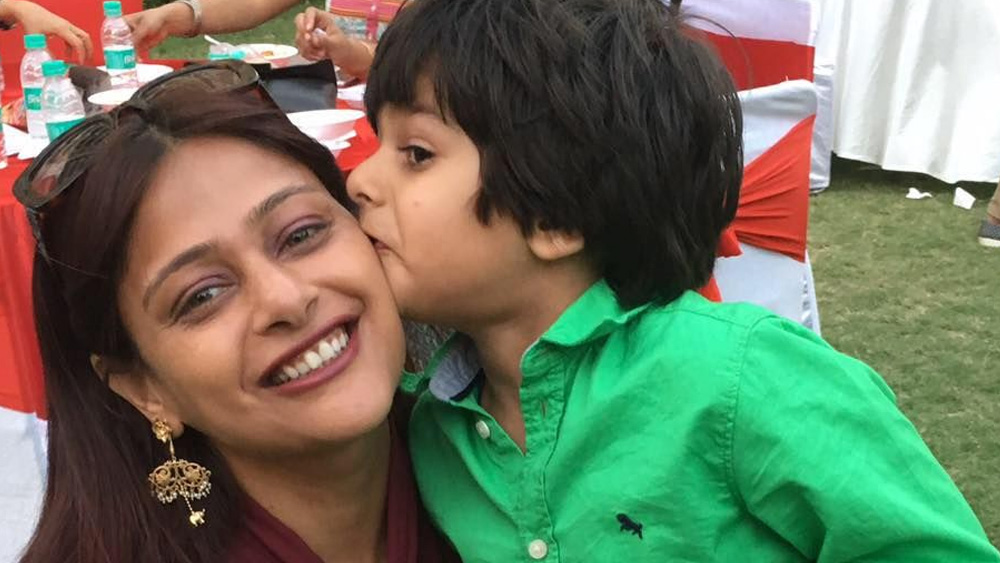 তিল তিল করে ক্লায়েন্টদের কাছে নিজের দক্ষতাকে বিশ্বাসযোগ্য করে তুলেছেন ময়ূরী। এখন তিনি সফল কর্পোরেট চাকুরে। চাকরির পাশাপাশি ময়ূরীর জীবনের বড় অংশ জুড়ে আছে তাঁর ছেলে এবং ঘরকন্না।