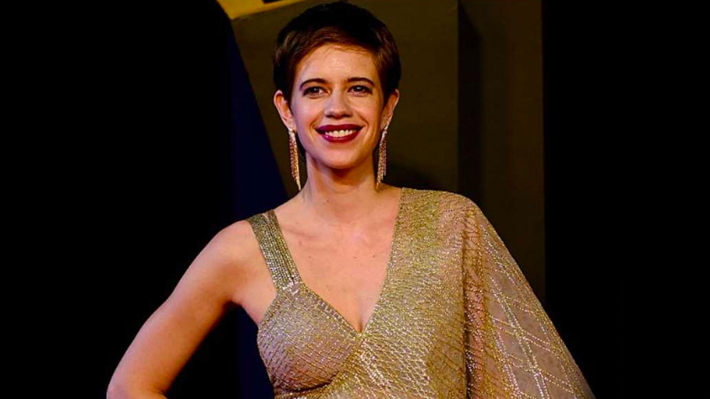 উটির আবাসিক স্কুলে পড়ার সময় থেকেই কল্কির আগ্রহ জন্মায় লেখালেখি এবং অভিনয়ের প্রতি।  তবে ছাত্রী হিসেবে তিনি যে শান্ত এবং লাজুক ছিলেন, সে কথাও জানিয়েছেন তিনি।  স্কুলজীবন শেষে কল্কি পাড়ি দিয়েছিলেন লন্ডন। 