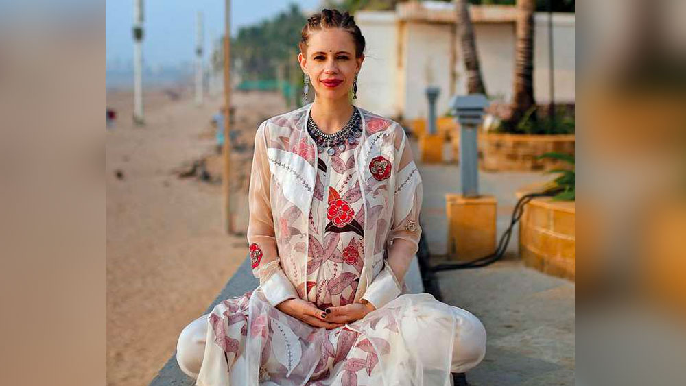 টেলিভিশন এবং ওয়েব সিরিজেও নিজের স্বতন্ত্র অভিনয়ধারা বজায় রেখেছেন কল্কি। কেরিয়ারের মতো ব্যক্তিগত জীবনকেও নিজের শর্তেই কাটাতে পছন্দ করেন কল্কি। অনুরাগ কশ্যপের সঙ্গে বিয়ে ভে‌ঙে যাওয়ার পরে তাঁর সম্পর্ক তৈরি হয় পিয়ানোবাদক হার্সবার্গের সঙ্গে। 