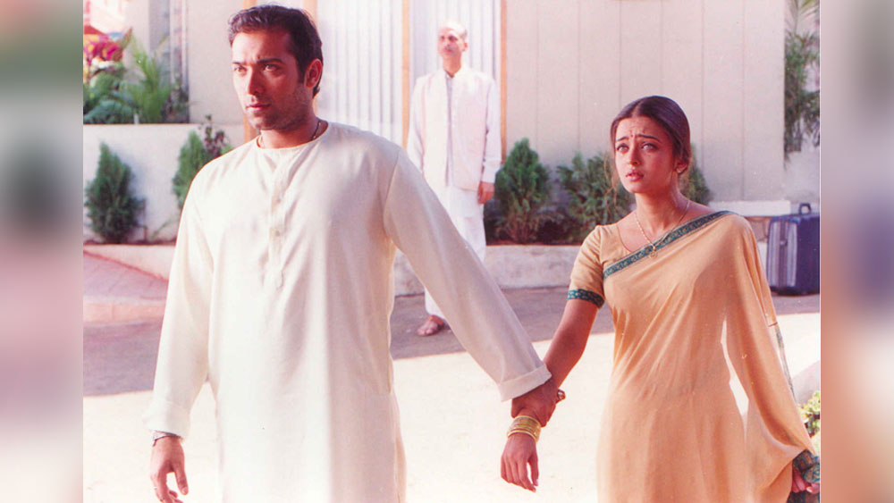 ২০০১ থেকে ২০০৬ অবধি  ‘খতরোঁ কে খিলাড়ি’, ‘দুশমনি’, ‘এলওসি কার্গিল’, ‘জাগো’, ‘উমরাও জান’-এর মতো ছবিতে অভিনয় করেন পুরু। কিন্তু কোনও ছবিতেই একক নায়ক হয়ে ওঠা হয়নি। তারকাখচিত ছবির একটি মুখ হিসেবেই খুশি থাকতে হয়েছে তাঁকে।