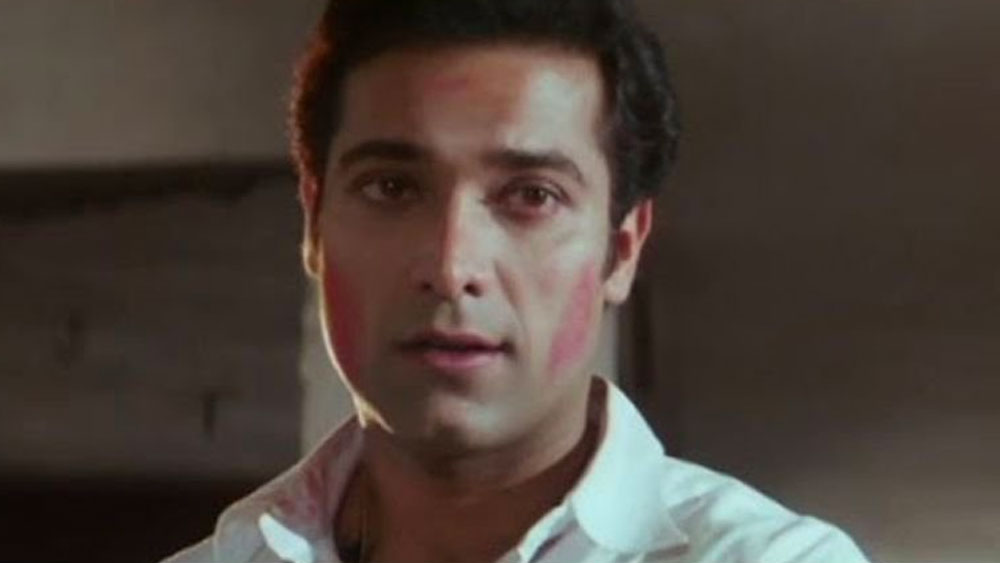 আহতদের মধ্যে পরে তিন জন প্রাণ হারান। এই ঘটনায় তাঁকে গ্রেফতারও করা হয়। কিন্তু পরে তিনি ছাড়া পেয়ে যান। তখনও তিনি অভিনেতা হননি। ফলে বিতর্কিত এই ঘটনা নিয়ে খুব বেশি জলঘোলাও সে সময় বা পরবর্তীতে হয়নি।