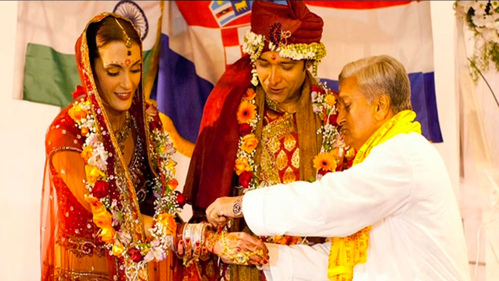 ২০১১ সালে ক্রোয়েশিয়ার রাজধানী জাগ্রেবে বিয়ে করেন পুরু। তাঁর স্ত্রী কোরালিজিকা ক্রোয়েশিয়ার মডেল।