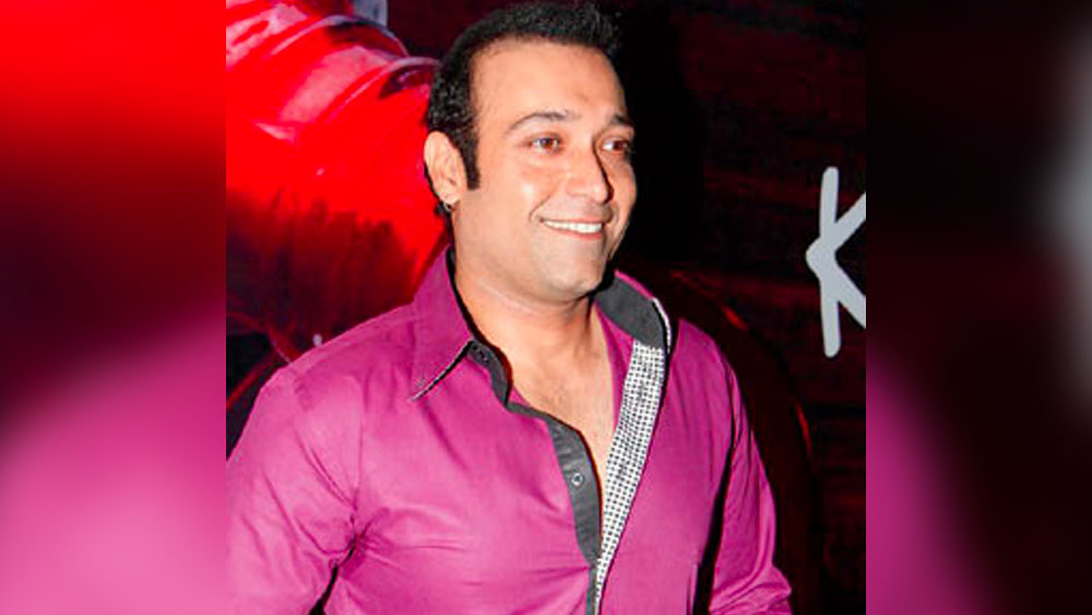 পুরু অভিনীত বেশ কিছু ছবি শেষ অবধি মুক্তি পায়নি। সে প্রসঙ্গে আক্ষেপও করেছেন তিনি। তবে বাবার মতো তারকা হতে না পারায় তাঁর দুঃখ নেই। জীবনে চলার পথে যা পেয়েছেন, তা-ই নিয়ে খুশি থাকতে চান। ইন্ডাস্ট্রির চোখে ‘ব্যর্থ অভিনেতা’ হলেও পুরু তৃপ্ত নিজের পরিসরে।  