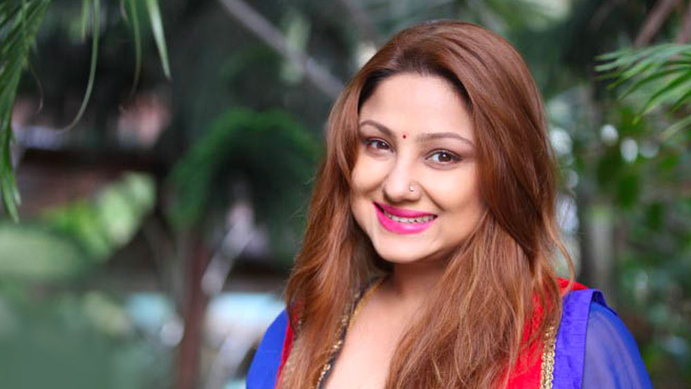 মূল গানের পাশাপাশি ‘সাথী’ ছবির বাকি গানও দর্শক-শ্রোতার পছন্দের শীর্ষে ছিল। তবে এই তুমুল জনপ্রিয়তার পরেও টালিগঞ্জের এক নম্বর নায়িকার দৌড়ে দেখা যায়নি প্রিয়ঙ্কাকে।