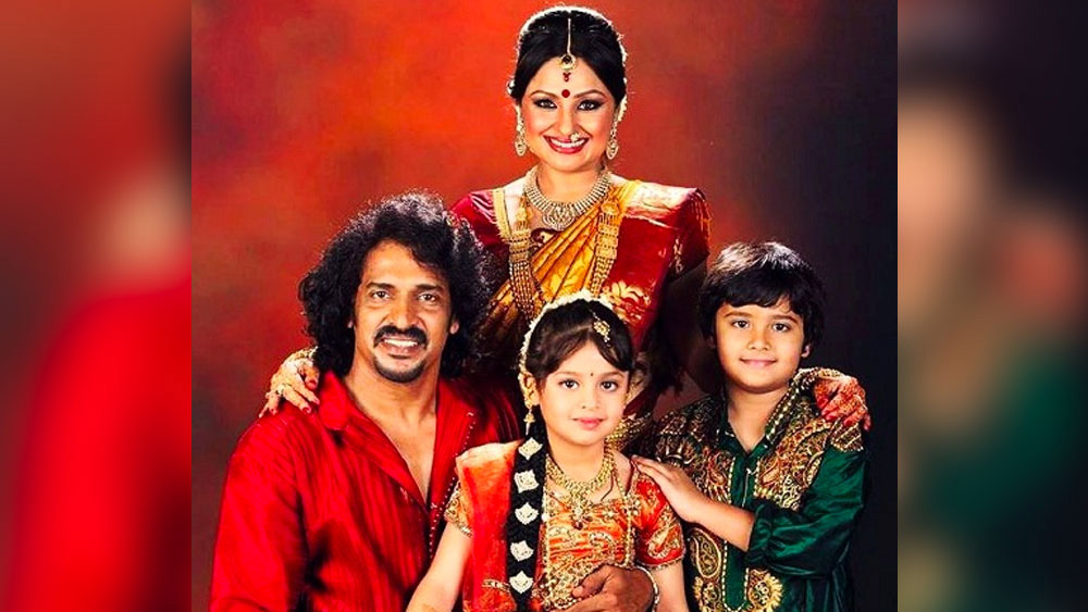 উপেন্দ্র-প্রিয়ঙ্কার দুই সন্তান। ছেলে আয়ুষ এবং মেয়ে ঐশ্বর্যা। অভিনয় এবং ঘরকন্না সামলানোর পাশাপাশি প্রিয়ঙ্কা এখনও নিয়মিত অংশ নেন বিভিন্ন ফ্যাশন শো-এ।