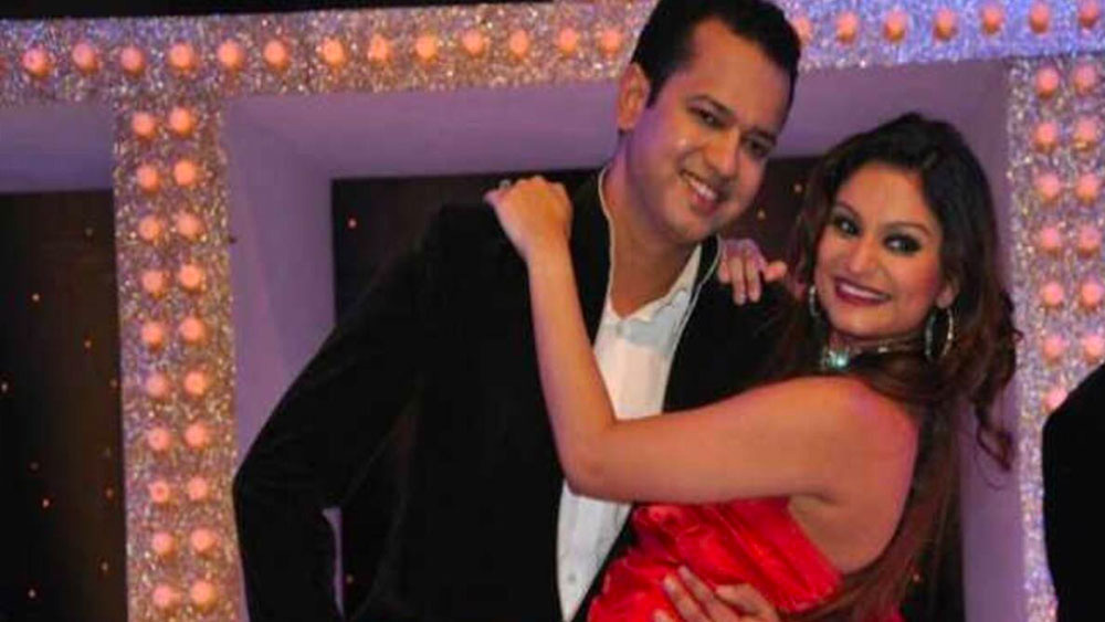 একটি চ্যানেলের স্বয়ম্বর রিয়েলিটি শো ‘রাহুল দুলহনিয়া লে যায়েঙ্গে’-তে অংশ নিয়েছিলেন ডিম্পি। শুধু বিনোদনের পর্দাতেই আটকে ছিল না এই শো। বাস্তবেও সাতপাকে বাঁধা পড়লেন রাহুল-ডিম্পি।