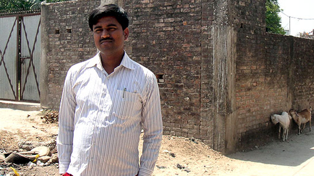 কিন্তু ছবি তৈরির বিন্দুবিসর্গও জানতেন না। এক প্রযোজকের পরামর্শে টেলিভিশনে কাজ শুরু করেন তিনি। প্রোডাকশন হাউসের সঙ্গে কিছু দিন কাজ করার পরেই তাঁর ধৈর্যচ্যুতি ঘটে।