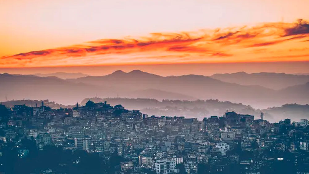 ২০২০ সালের মার্চ থেকে জুলাই পর্যন্ত পুরোপুরি লকডাউন পর্বে সমীক্ষাটি চালানো হয়। ফলাফল সম্পাদনা করেছেন অধ্যাপক রাজেশ কে পিল্লনিয়া।  সমীক্ষার ফলে সুখের শর্ত হিসেবে উঠে এসেছে বৈবাহিক অবস্থা, বয়স, শিক্ষা ও রোজগার। সমীক্ষায় উল্লেখযোগ্য ভাবে দেখা গিয়েছে, বিবাহিতরাই অবিবাহিতদের তুলনায় বেশি সুখী!