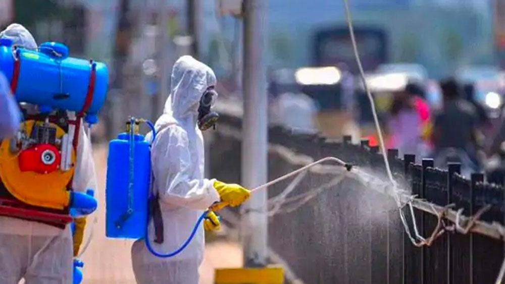 ব্রু শরণার্থীদের নিয়ে বিবাদ-বিতর্ক চলছে বিস্তর। বৈষম্যের অভিযোগ তুলছেন চাকমারা। করোনায় আক্রান্ত হয়েছে রাজ্যের দেড় হাজারের বেশি মানুষ। তবে উল্লেখযোগ্য বিষয় হল, ভারতের একমাত্র রাজ্য মিজোরাম যেখানে আজ পর্যন্ত করোনা কারও প্রাণ কাড়তে পারেনি।