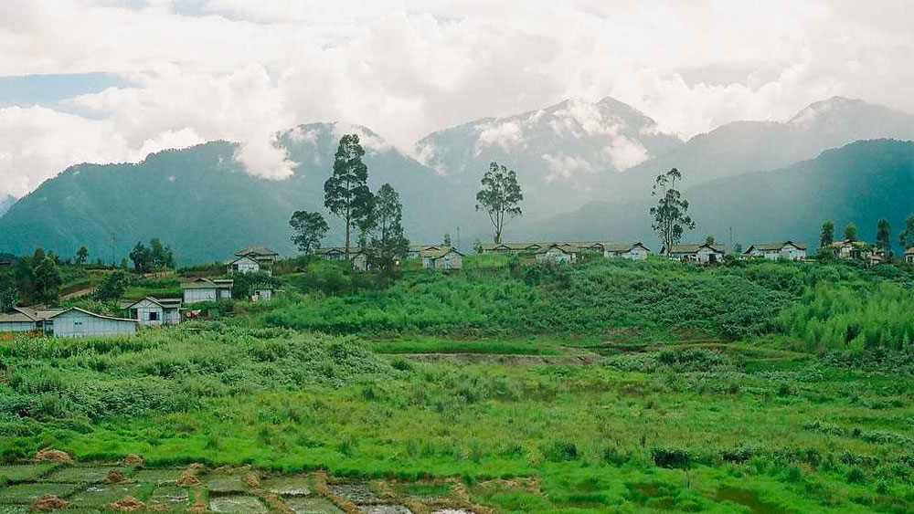 প্রাকৃতিক ও সামাজিক ক্ষেত্রে এত সমস্যা ও প্রতিবন্ধকতার পরেও ভারতে প্রথম বার হওয়া সুখী রাজ্যের সমীক্ষায় ছোট 
রাজ্যগুলির তালিকায় শীর্ষস্থান মিজোরামের। প্রতিবেশী চিনের শাসানিকে বুড়ো আঙুল দেখিয়ে, সুখী রাজ্যের প্রথম তিনে স্থান করে নিয়েছে অরুণাচলপ্রদেশও।