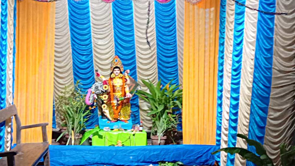 চাঁপদানি জিআইএস কটন মিলে বিশ্বকর্মা পুজো। ছবি: কেদারনাথ ঘোষ