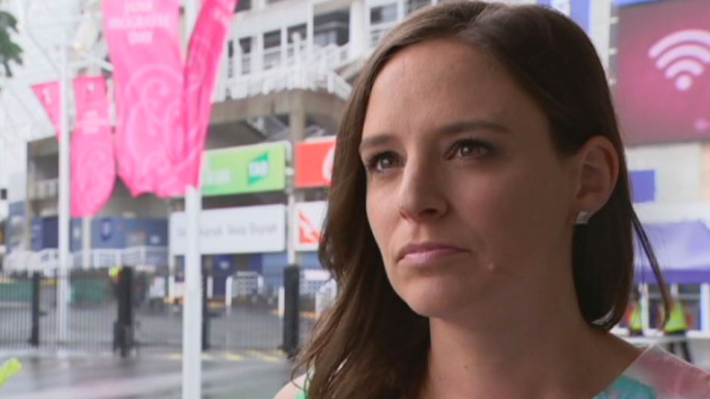 সেই ভক্তের টুইটে ফিরে গিয়েছেন মিডোজ। ধন্যবাদ জানিয়ে বলেছেন ১৯ সেপ্টেম্বর থেকে ভক্তদের সঙ্গে তাঁর দেখা হবে আইপিএল ময়দানে।