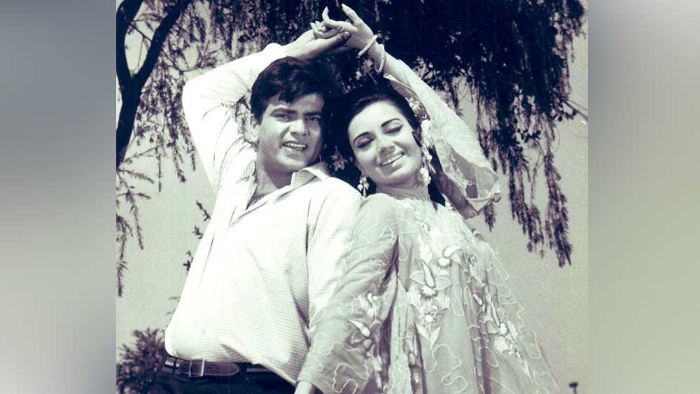 জিতেন্দ্রর সঙ্গে তাঁর ‘অ্যারোবিক জিগস’ আজও বলিউডের ‘ট্রেন্ডসেটার’। মনোজ কুমার,ধর্মেন্দ্র, বিশ্বজিৎ, জিতেন্দ্র প্রত্যেক নায়কের বিপরীতেই তাঁর অভিনয় ছিল চোখে পড়ার মতো। বিশ্বজিতের বিপরীতে মনমোহন দেশাইয়ের ছবি ‘কিসমত’-এ 'আও হুজুর তুমকো' গানটির দৃশ্যায়নেও ফ্যাশনের জোয়ার এনেছিলেন ববিতা।