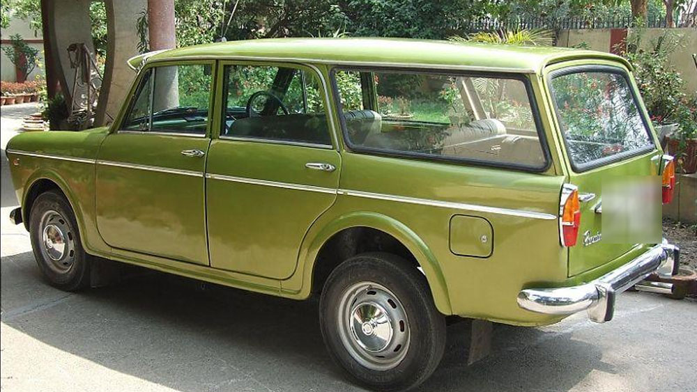 ফিয়াট পদ্মিনী প্রিমিয়ার সাফারি:  ফিয়াটের স্টেশন ওয়াগন ভ্যারিয়্যান্ট এটি এবং ভারতের রাস্তায় যে স্টেশন ওয়াগনগুলো দেখা যায় তাদের মধ্যে প্রথম পদ্মিনী প্রিমিয়ার। প্রস্তুতকারক সংস্থা মুম্বইয়ের স্টারলাইন মোটরস। ১৯৭৩-এ ভারতের বাজারে আসে এটি। গাড়ির লুক এবং ফিচার তেমন আকর্ষণীয় না হওয়ায় আশির দশকেই হারিয়ে গিয়েছে।