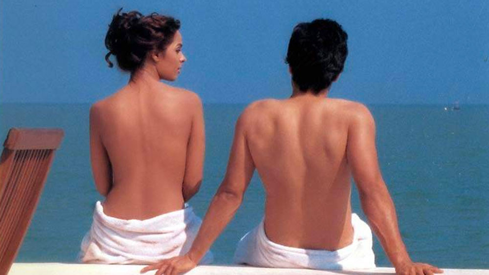 ২০০৪-এ মুক্তি পেল ‘মার্ডার’। মহেশ ভট্টের প্রযোজনায় অনুরাগ বসুর পরিচালনায় এই ছবির সুবাদে সেই জনপ্রিয়তা ও পরিচয় পেলেন মল্লিকা, যার জন্য তিনি বিয়ে ভেঙে বলিউডমুখী হয়েছিলেন।   