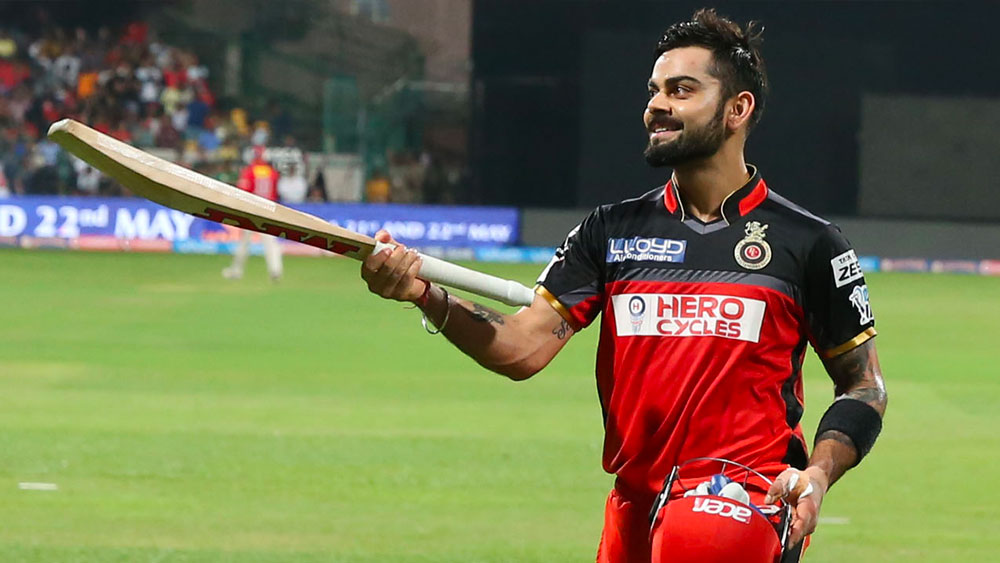 আইপিএল-এর একটি নির্দিষ্ট মরসুমে সর্বোচ্চ রান সংগ্রহের রেকর্ড বিরাট কোহালির। ২০১৬ আইপিএল-এ তিনি ১৬ ম্যাচে মোট ৯৭৩ রান স্কোর করেছিলেন।