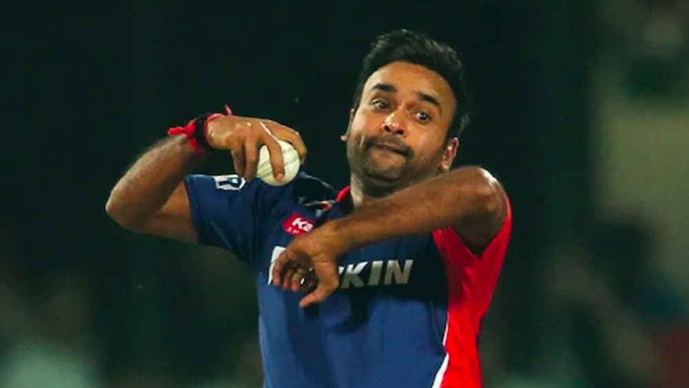 আইপিএল-এ সবথেকে বেশি হ্যাটট্রিকের রেকর্ড তালুবন্দি হয়ে রয়েছে অমিত মিশ্রর কাছে। মোট তিন বার তিনি হ্যাটট্রিক করেছেন। প্রথম বার করেন ২০০৮-এ। দিল্লি ডেয়ারডেভিলস-এর হয়ে, ডেকান চার্জার্স-এর বিরুদ্ধে।