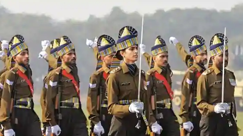 রীতির মতো কুমুদিনীর পরিবারে সেনাবাহিনীতে কাজ করার ধারা নেই। তবুও স্বপ্ন দেখতে অসুবিধে হয়নি তাঁর। উত্তরপ্রদেশের মেরঠের খরখৌদা গ্রামের মেয়েটির ছোট থেকেই ইচ্ছে ছিল সেনাবাহিনীতে যোগ দেওয়ার।