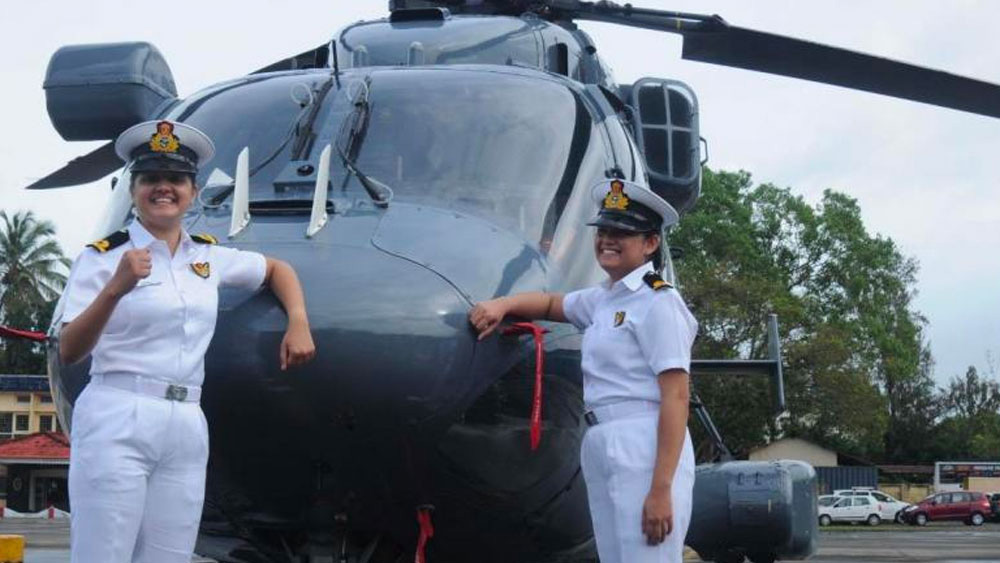 বি-টেক করার পরে বেসরকারি সংস্থায় মোটা বেতনের চাকরির সুযোগ পেয়েছিলেন কুমদিনী। কিন্তু বেতনের অঙ্ক তাঁকে স্বপ্নচ্যুত করতে পারেনি। চাকরির সুযোগ ফিরিয়ে তিনি প্রস্তুতি শুরু করেন সেনাবাহিনীতে যোগ দেওয়ার জন্য।