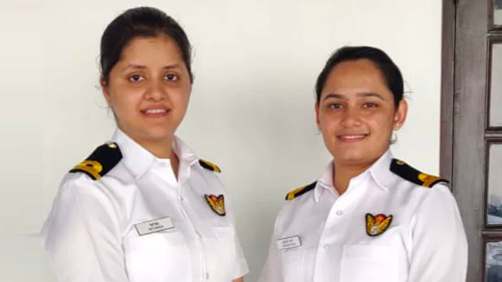 রীতি এবং কুমুদিনীর হাত ধরে ভারতীয় নৌবাহিনীতে নতুন অধ্যায়ের সূত্রপাত হল। নৌবাহিনীর বিভিন্ন পদে মহিলারা কর্মরত থাকলেও এত দিন বেশি সময়ের জন্য তাঁদের যুদ্ধজাহাজে মোতায়েন করা হত না। ক্রু কোয়ার্টারে গোপনীয়তার অভাব, মহিলাদের ব্যবহারের উপযোগী শৌচাগার না-থাকার মতো বিষয়গুলি এর কারণ ছিল। সব অচলায়তন গুঁড়িয়ে আকাশে ডানা মেললেন দুই প্রমীলা।
