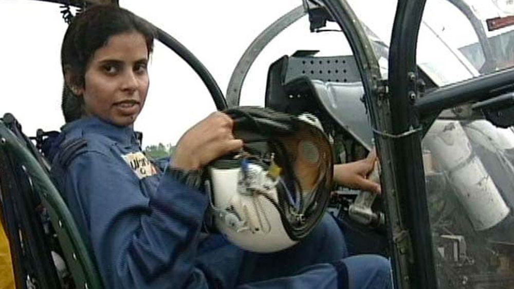 কার্গিল যুদ্ধে অংশ নিয়ে নজির গড়েছিলেন গুঞ্জন সাক্সেনা। যুদ্ধক্ষেত্রে দুর্গম পাহাড়ি অঞ্চল থেকে তিনি উদ্ধার করে আনতেন আহত ভারতীয় সেনাদের। মৃত সেনাদের উদ্ধার করা এবং যুদ্ধের ময়দানে রসদ পৌঁছে দেওয়াও ছিল তাঁর দায়িত্ব।