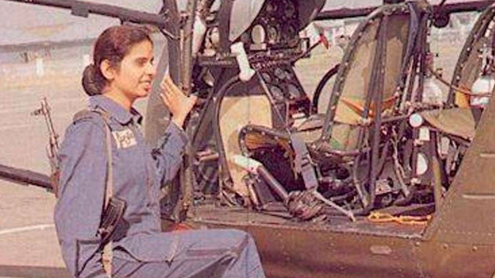 কিন্তু কার্গিল গার্ল গুঞ্জন বেশিদিন ভারতীয় সেনায় কাজ করতে পারেননি। কারণ তখন বায়ুসেনায় মহিলাদের পার্মানেন্ট কমিশন ছিল না। ফলে শর্ট সার্ভিস কমিশনে কাজ করতে বাধ্য হয়েছিলেন গুঞ্জন। তাঁর অধরা স্বপ্নপূরণের দায়িত্ব এ বার পরবর্তী প্রজন্মের সাহসিনীদের হাতে।