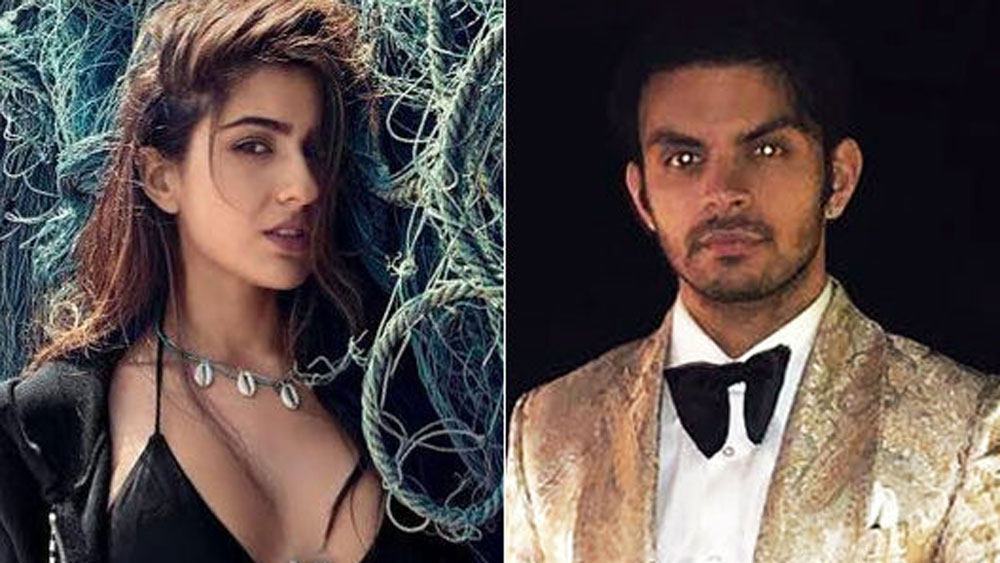 বীরের সঙ্গে নিজের সম্পর্কের কথা গণমাধ্যমে স্বীকারও করেছিলেন সারা। কিন্তু সারার জনপ্রিয়তা যত বাড়তে থাকে, বীরের সঙ্গে তাঁর সম্পর্ক ততই তলানিতে এসে ঠেকে। এক সময় দু’জনের ব্রেকআপ হয়ে যায়। সম্পর্ক ভেঙে যাওয়ার পর রাতারাতি সোশ্যাল মিডিয়া অ্যাকাউন্ট থেকে বীরের সব ছবি মুছে ফেলেন সারা।