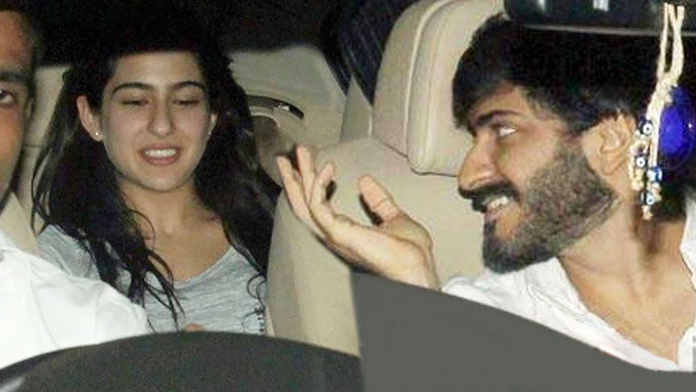 ঈশানের সঙ্গে সম্পর্কে জড়ানোর আগে অনিল কপূরের ছেলে হর্ষবর্ধনের সঙ্গেও সারার ঘনিষ্ঠতা হয়েছিল বলে শোনা যায়। মায়ানগরীতে ‘ক্যাসানোভা’ হিসেবে পরিচিত হর্ষবর্ধন। বলা হয়, তাই মেয়ের সঙ্গে তাঁর সম্পর্ক অমৃতা সিংহ ভাল ভাবে নেননি। তবে এ নিয়ে মেয়ের উপর কোনও জোর খাটাননি তিনি।