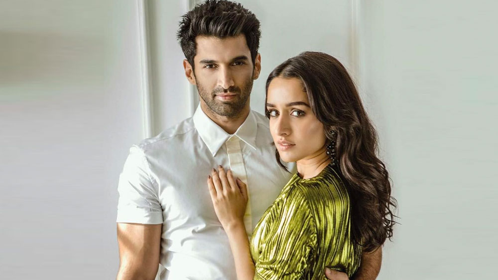 কিন্তু রোহন বা শ্রদ্ধা, দু’জনের কেউ এই প্রসঙ্গে কোনওদিন কিছু বলেননি। দ্বিতীয় প্রেম ভেঙে যাওয়ার পরেও বেশিদিন সিঙ্গল থাকেননি শ্রদ্ধা। এ বার তাঁর জীবনে আসেন আদিত্য রায় কপূর।