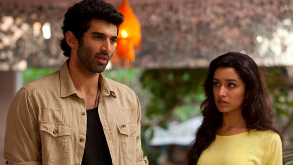 কিন্তু পরিবারের অমতে ভেঙে যায় শ্রদ্ধার এই সম্পর্কও। কারণ একটা সময় শ্রদ্ধার কেরিয়ারগ্রাফ ছিল আকাশছোঁয়া। মেয়ের পাশে আদিত্যের নিম্নমুখী কেরিয়ারগ্রাফ মেনে নিতে পারেননি শ্রদ্ধার পরিবার। ফলে আদিত্য কাছ থেকে সরে আসেন শ্রদ্ধা। সম্পর্ক নিয়ে কোনওদিন মন্তব্য করেননি দুই তারকা।